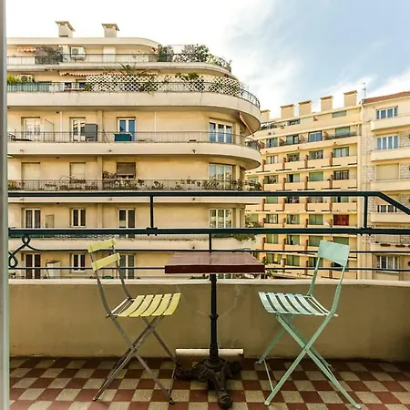 Apartment Center Nice,1 , 2 Balcons *