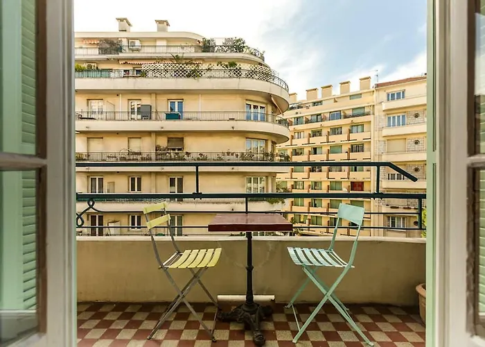 Apartment Center Nice,1 , 2 Balcons *