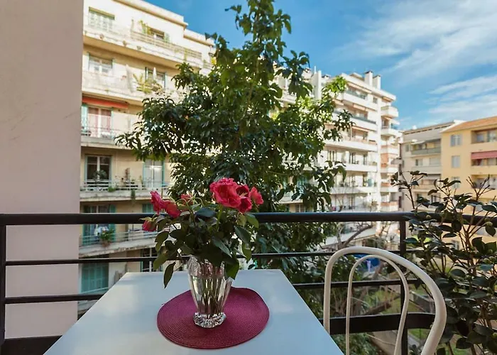Apartment Center Nice,1 , 2 Balcons